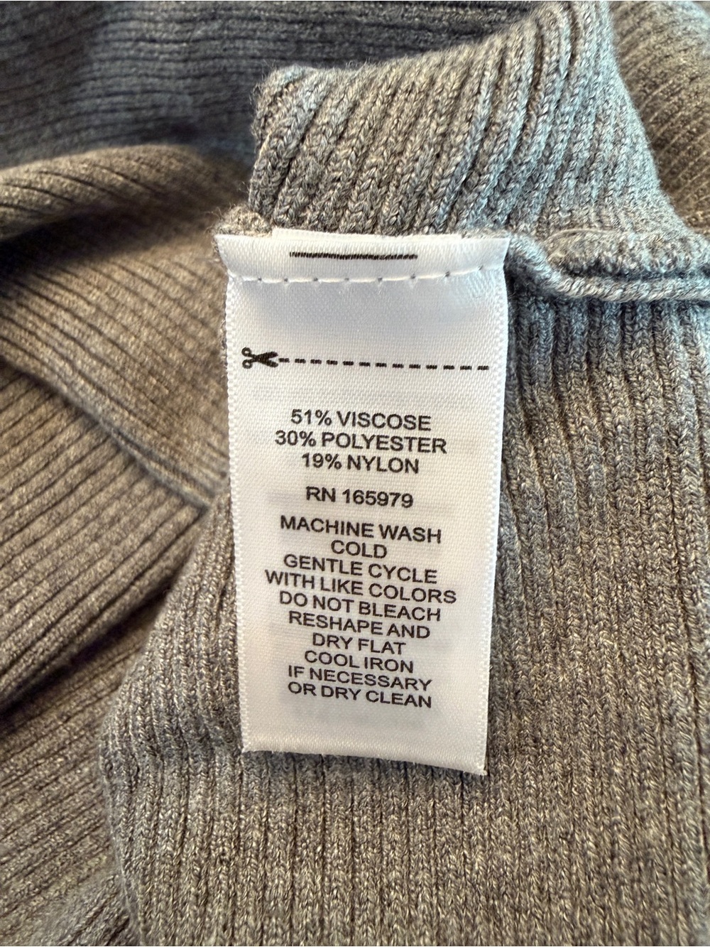 Cupio Gray Off-the-Shoulder Ribbed Sweater - Picture 5 of 10
